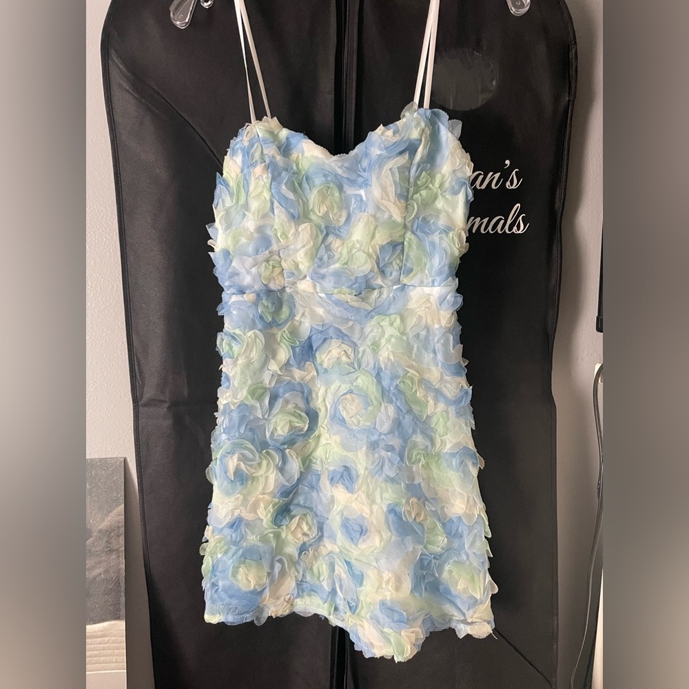 Lucy in The Sky Strapless Mini Dress l Size Small or 0-2/4 l blue & green flower